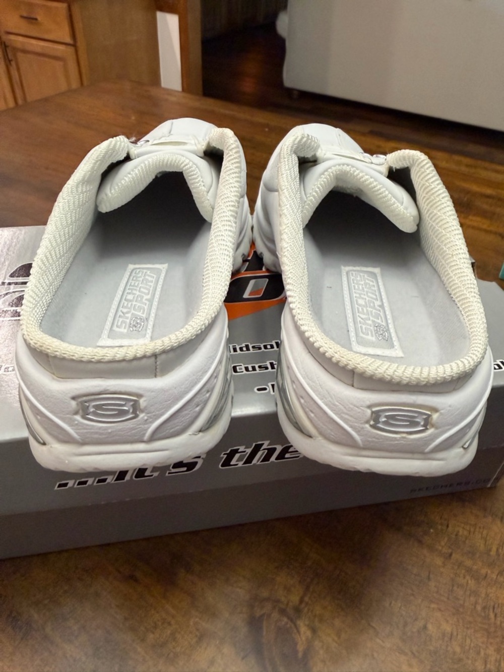 Skechers All-White Slip-On Bright Eyes - Picture 3 of 6